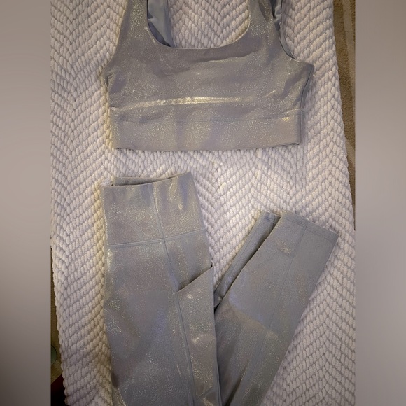 Fabletics Active Set - Shiny Silver - Picture 1 of 4